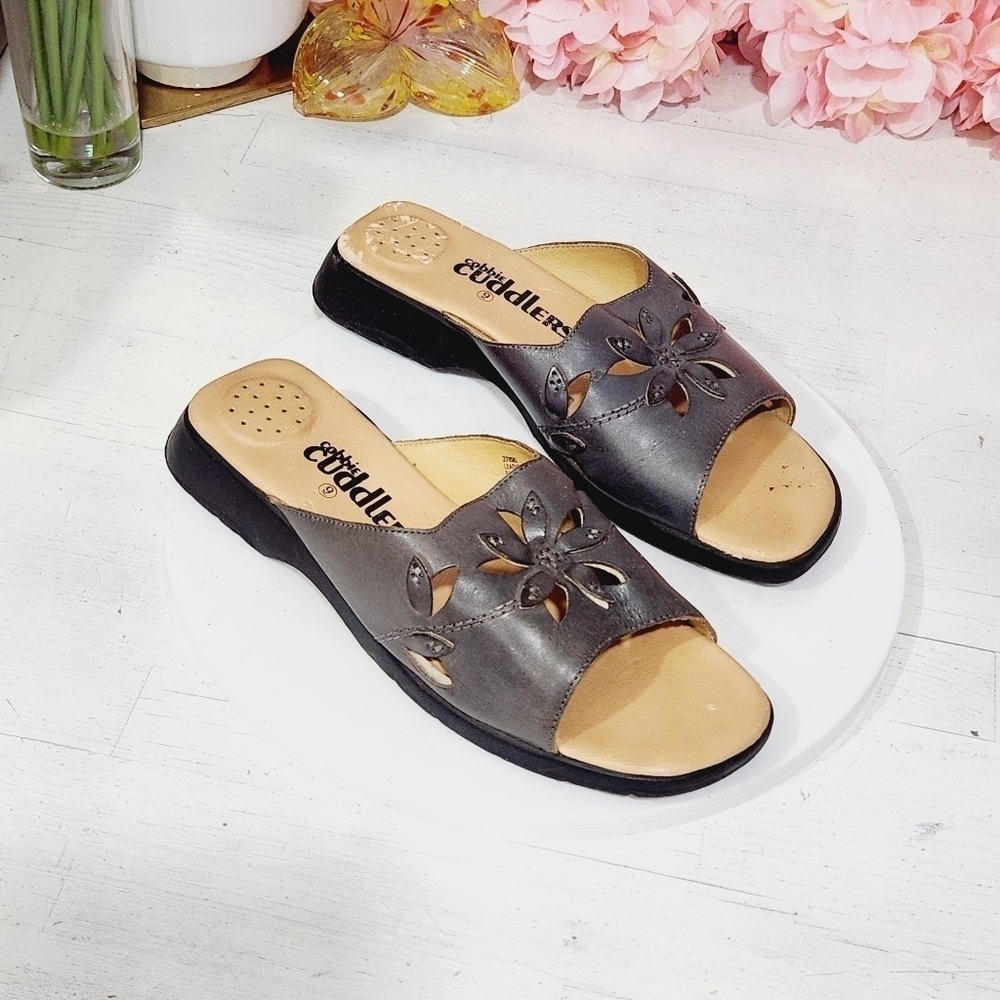 Cobbie Cuddlers Leather Floral Slip On Sandals Sized 9 - Picture 5 of 9